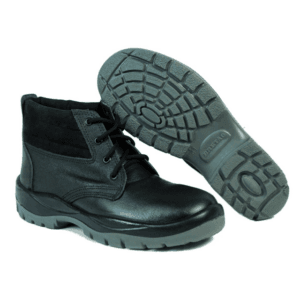 BOTINA 100% COURO LEGITIMO BRETÃO PRETA DE AMARRAR BICO PVC MOD 122/04 CA 46770