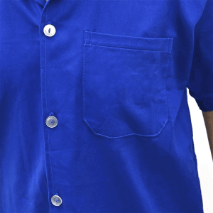 CAMISA TIPO JALECO BRIM PESADO AZUL ROYAL, FECHAMENTO COM BOTÕES MANGA CURTA 1 BOLSO KL